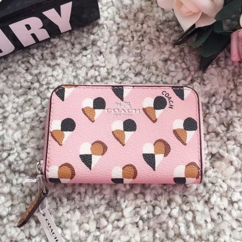 Coach NWT Women's Geometric Heart Print Small Wallet